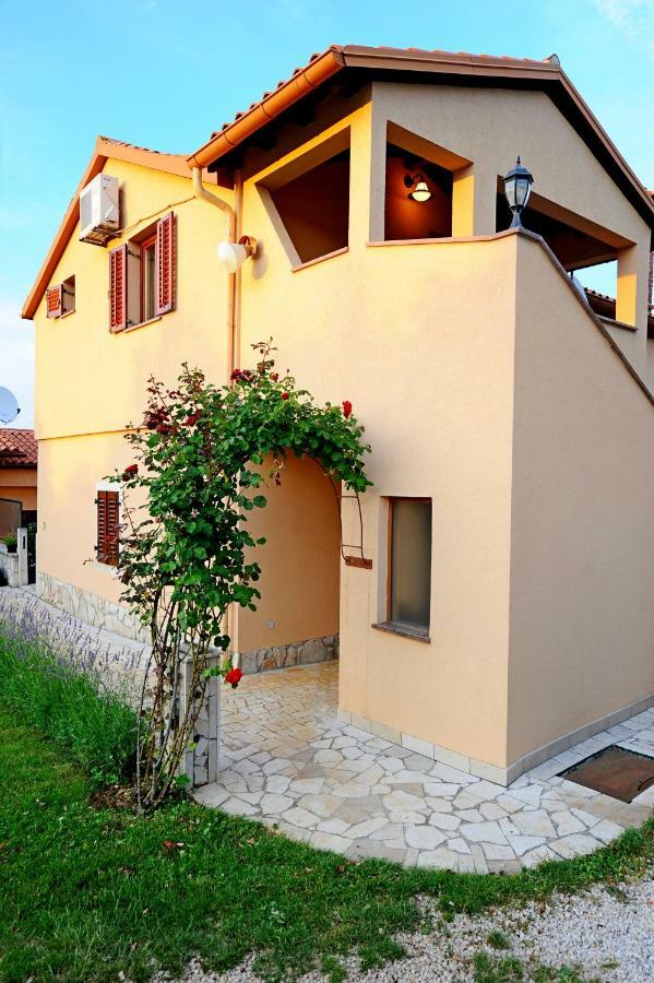 Apartment Paola Rakalj Εξωτερικό φωτογραφία